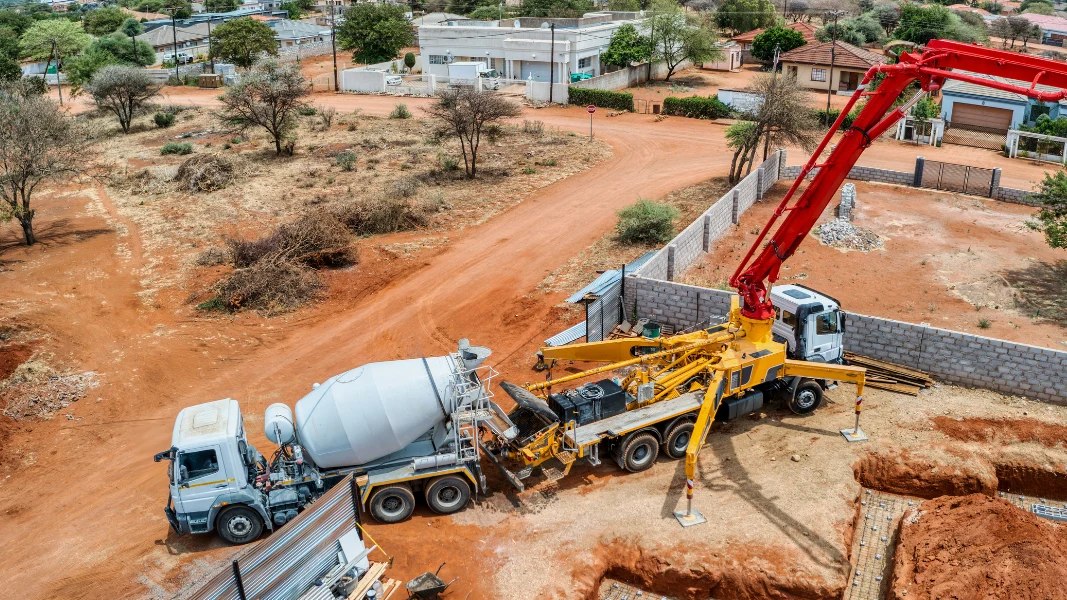 Concrete pump truck Giga Beton untuk mendukung proses pengecoran proyek